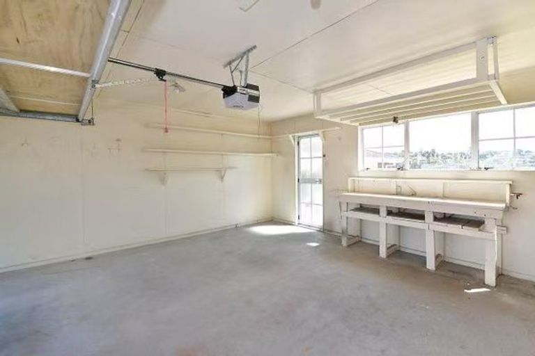 Photo of property in 2/71 Browns Bay Road, Browns Bay, Auckland, 0630