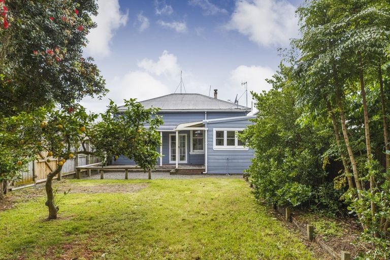 Photo of property in 24 Lombard Street, Palmerston North, 4410