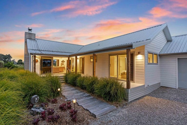 Photo of property in 132 Kiwi Road, Whangamata, 3620