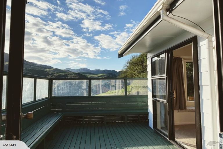 Photo of property in 117 Stratton Street, Normandale, Lower Hutt, 5010