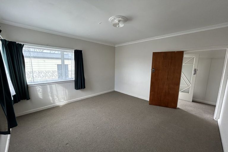 Photo of property in 17 Winchester Street, Levin, 5510