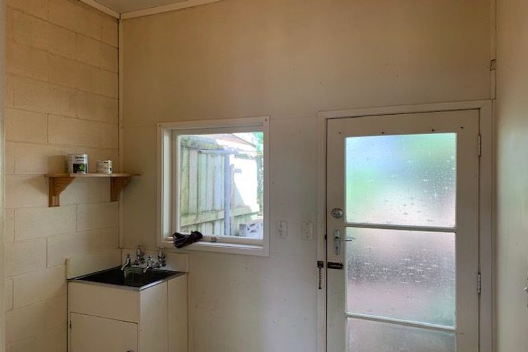 Photo of property in 2/1 Hatherlow Street, Glenfield, Auckland, 0629