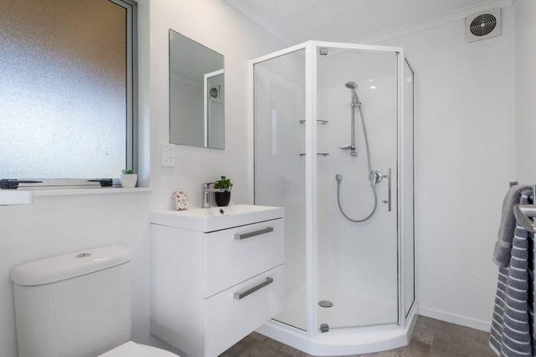 Photo of property in 7 Hotspur Place, Bayview, Auckland, 0629