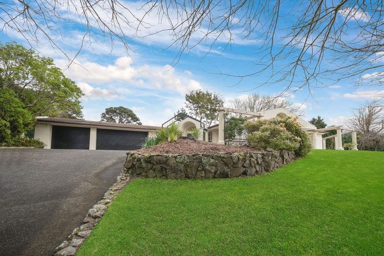 Photo of property in 9 Laingholm Drive, Laingholm, Auckland, 0604