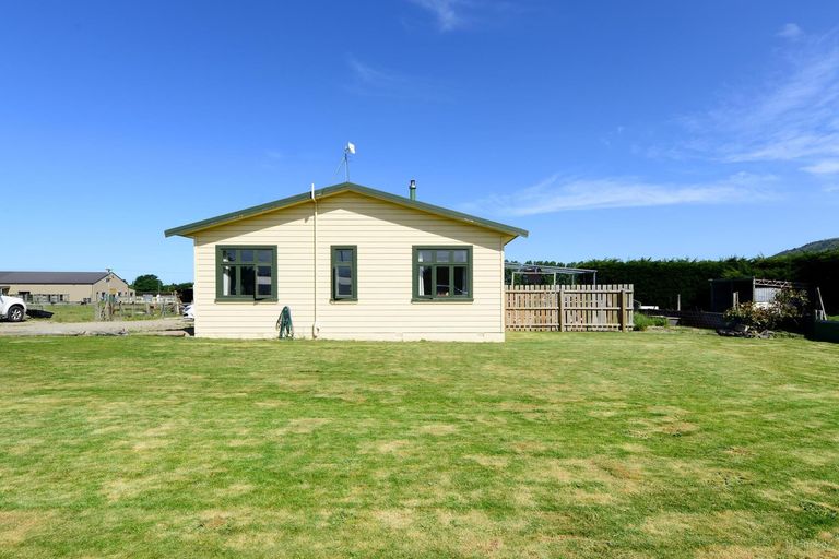 Photo of property in 19 Mount John Road, Waimate, 7977
