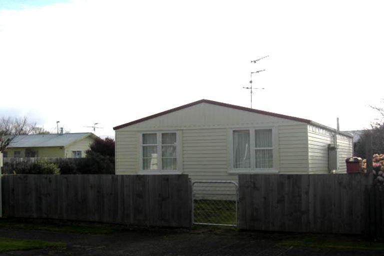 Photo of property in 6 Kupe Drive, Carterton, 5713
