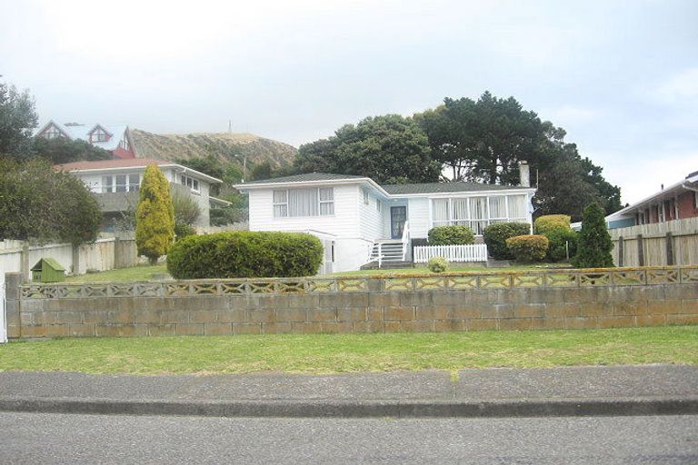 Photo of property in 16 Tarawa Street, Paekakariki, 5034