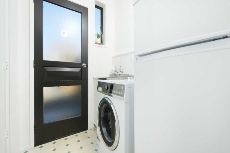 Photo of property in 72 Aikmans Road, Merivale, Christchurch, 8014