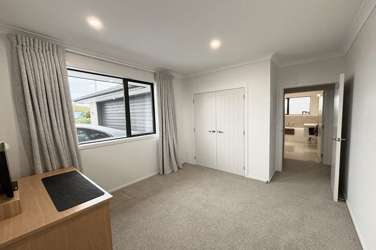 Photo of property in 110 Roberts Line, Kelvin Grove, Palmerston North, 4414
