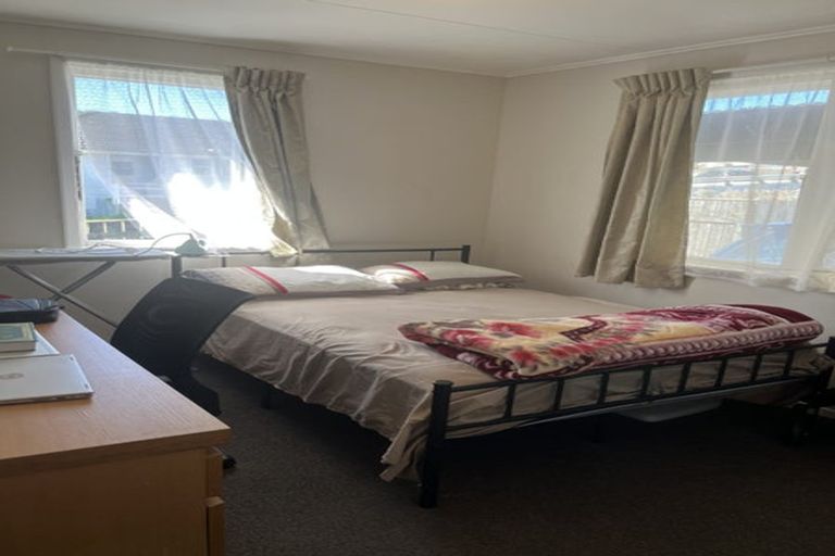 Photo of property in 3 Norfolk Grove, Cannons Creek, Porirua, 5024