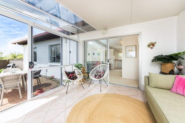 Photo of property in 1/19 Hollyhock Place, Browns Bay, Auckland, 0630