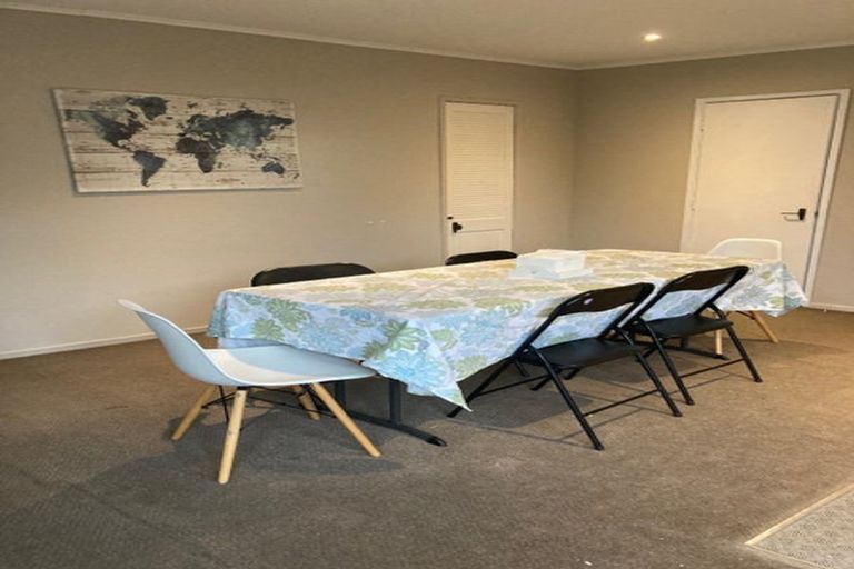 Photo of property in 10 Westview Grove, Miramar, Wellington, 6022