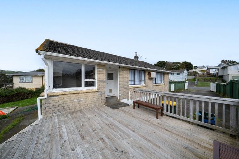 Photo of property in 3 Beauzami Crescent, Ascot Park, Porirua, 5024