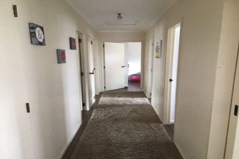 Photo of property in 55 Hobsonville Road, West Harbour, Auckland, 0618