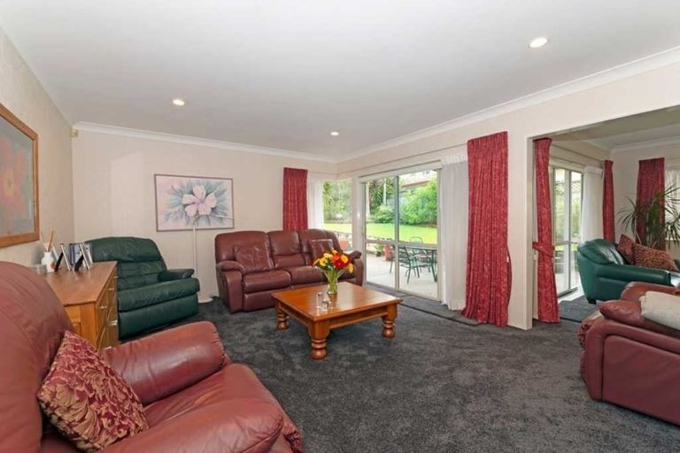 Photo of property in 46 Hogarth Rise, West Harbour, Auckland, 0618