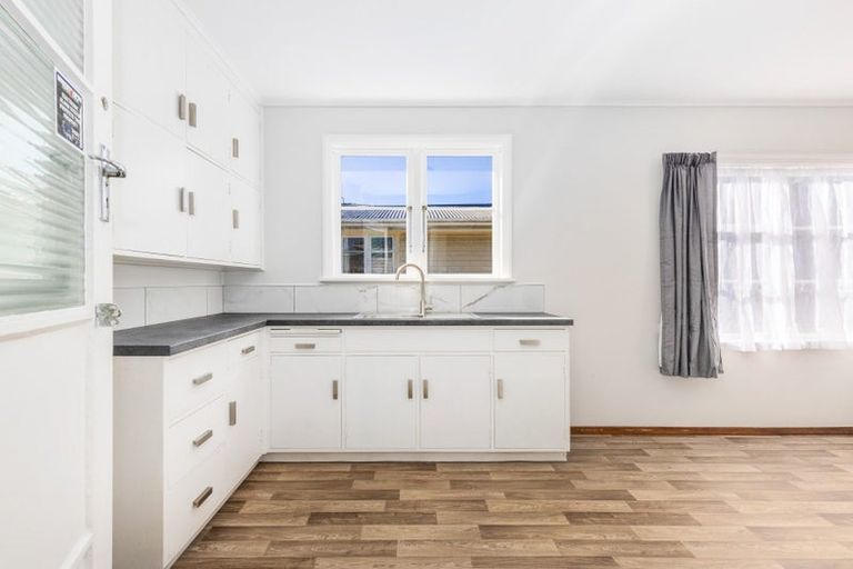 Photo of property in 11 Bartholomew Road, Levin, 5510