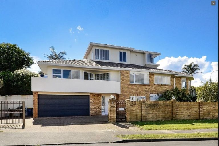 Photo of property in 1 Glucina Avenue, West Harbour, Auckland, 0618