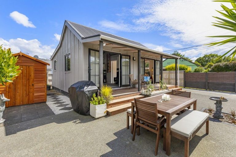 Photo of property in 12 Heretaunga Square, Silverstream, Upper Hutt, 5019