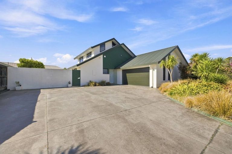Photo of property in 52 Anglesea Avenue, Parklands, Christchurch, 8083