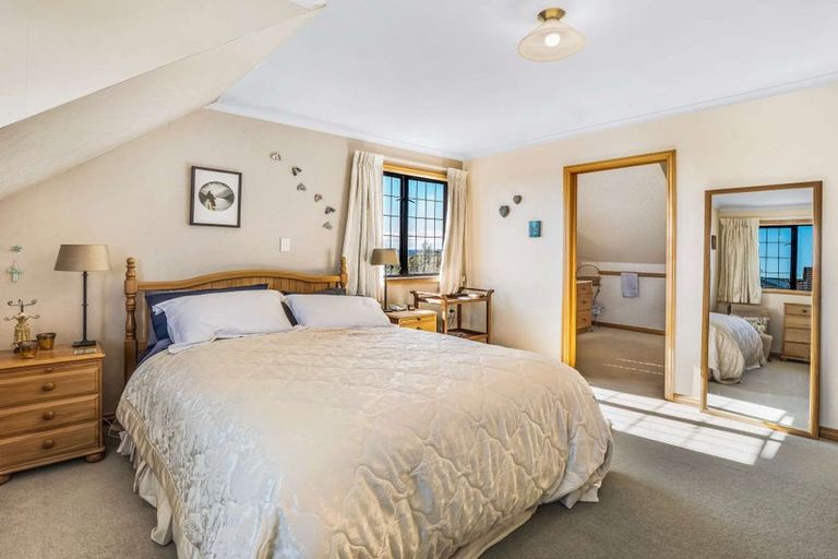 Photo of property in 43 Kilkenny Place, Fitzherbert, Palmerston North, 4410