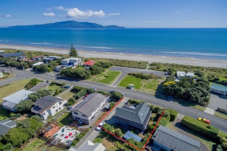 Photo of property in 108 Field Way, Waikanae Beach, Waikanae, 5036