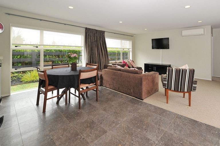 Photo of property in 27 Pickaberry Avenue, Karaka, Papakura, 2113