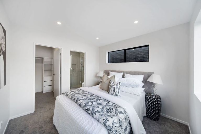 Photo of property in 3 Taipahitini Road, Rosehill, 2113