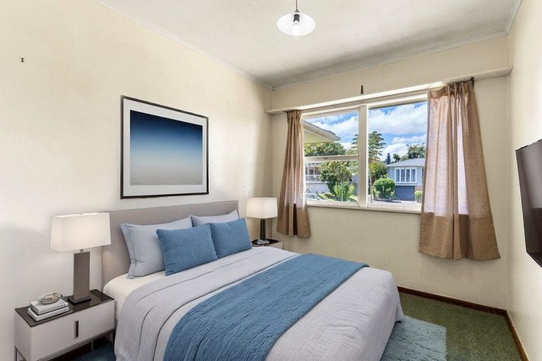 Photo of property in 1/15 Rotoiti Avenue, Pakuranga Heights, Auckland, 2010