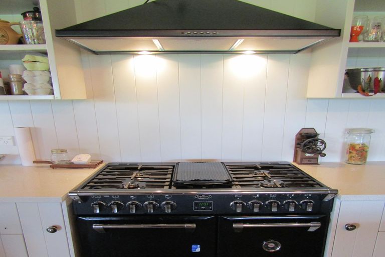 Photo of property in 6 Nikau Place, Edgecumbe, 3120