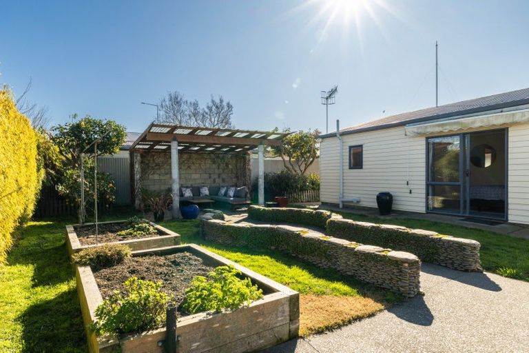 Photo of property in 52 Clarence Cox Crescent, Pirimai, Napier, 4112