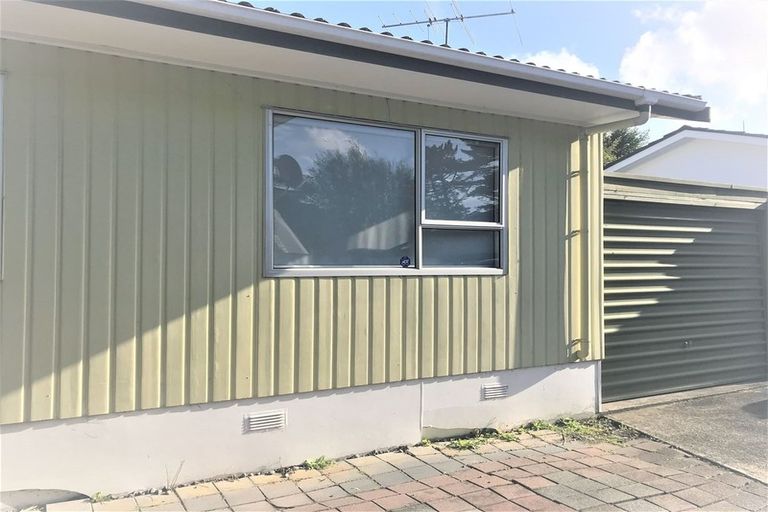 Photo of property in 1/322 Royal Road, Massey, Auckland, 0614