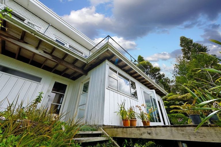 Photo of property in 3 Park Road, Titirangi, Auckland, 0604