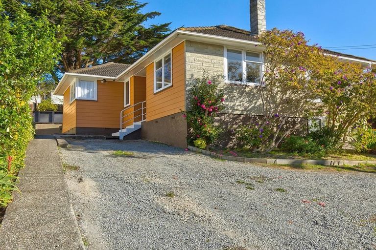 Photo of property in 126 Castor Crescent, Cannons Creek, Porirua, 5024