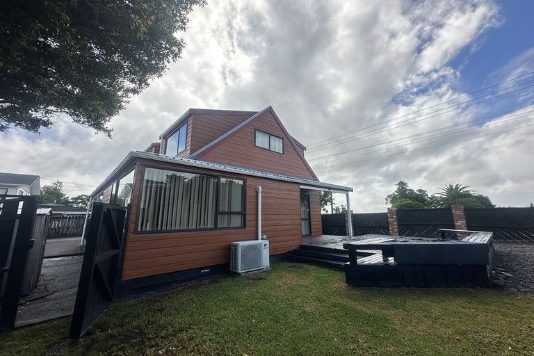 Photo of property in 1/106 Waimumu Road, Massey, Auckland, 0614