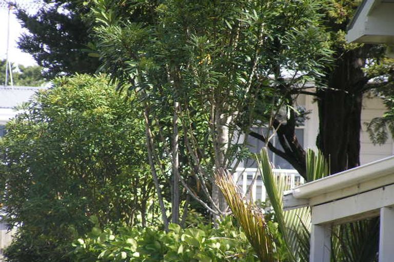 Photo of property in 2/59 Gladstone Road, Northcote, Auckland, 0627