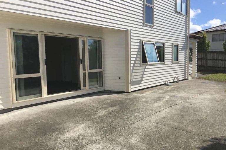 Photo of property in 76 Hugh Green Drive, Pinehill, Auckland, 0632