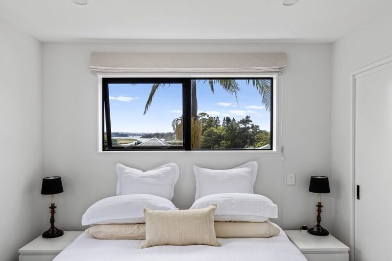 Photo of property in 27d Taipari Road, Te Atatu Peninsula, Auckland, 0610