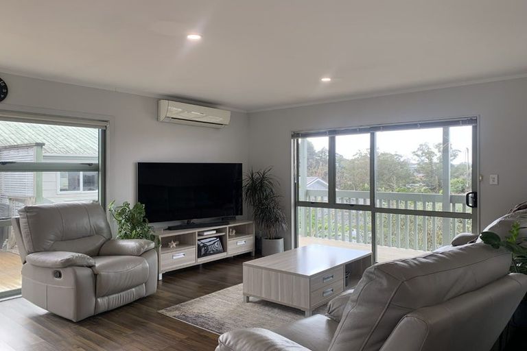Photo of property in 2/34 Elizabeth Drive, West Harbour, Auckland, 0618
