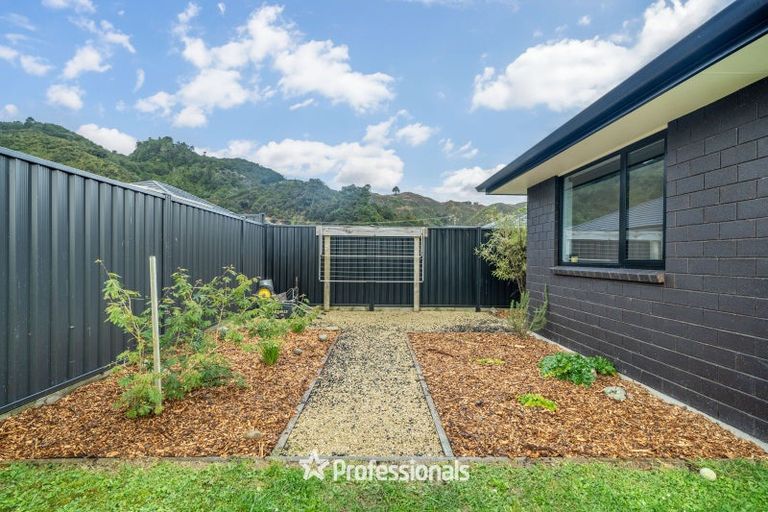Photo of property in 113 Mawai Hakona Drive, Wallaceville, Upper Hutt, 5018