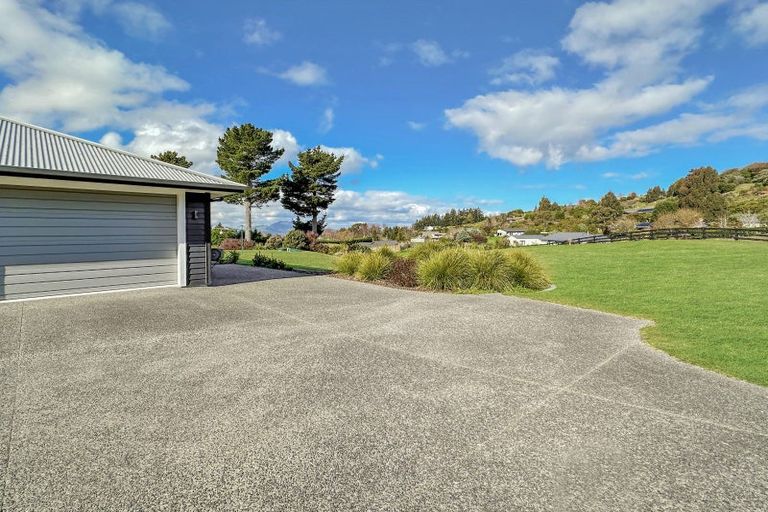 Photo of property in 7 Lochinvar Lane, Acacia Bay, Taupo, 3385