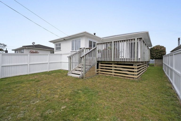 Photo of property in 3 Blenheim Place, Vogeltown, New Plymouth, 4310