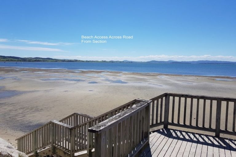 Photo of property in 19 Karoro Road, One Tree Point, 0118