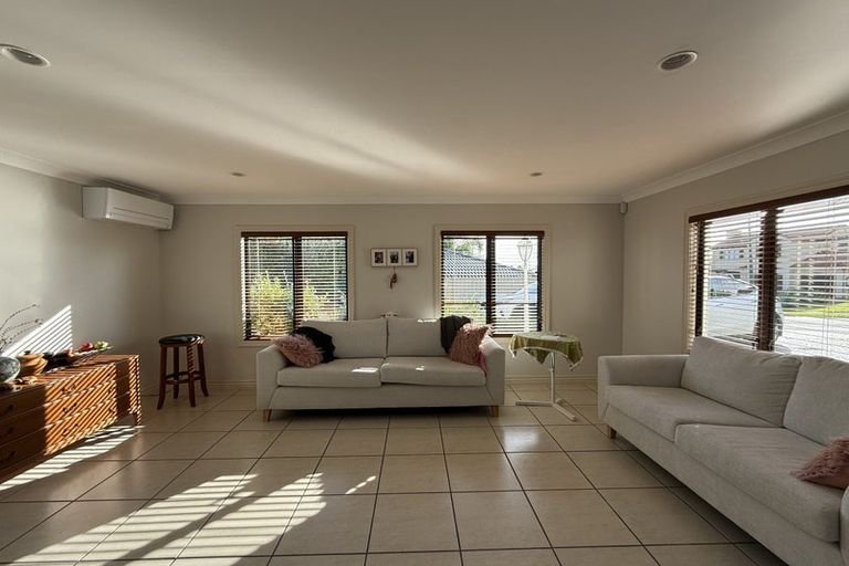 Photo of property in 11 Dunvegan Rise, East Tamaki Heights, Auckland, 2016