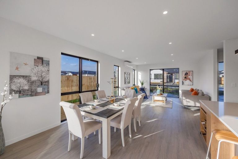 Photo of property in 14 Cutfield Lane, Kumeu, 0810