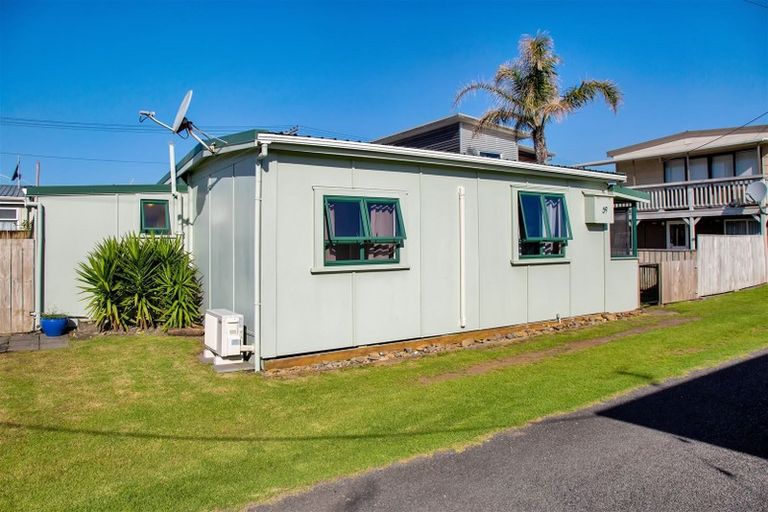 Photo of property in 59 Fifth Avenue, Urenui, 4377