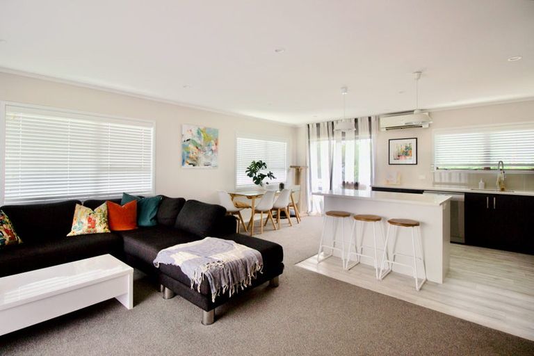 Photo of property in 2a Taipari Road, Te Atatu Peninsula, Auckland, 0610