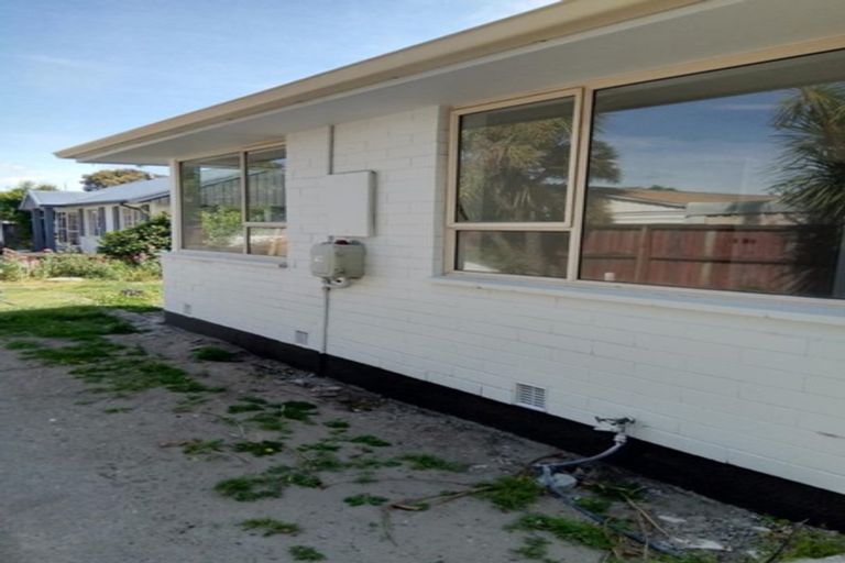 Photo of property in 42 Orrick Crescent, Avondale, Christchurch, 8061