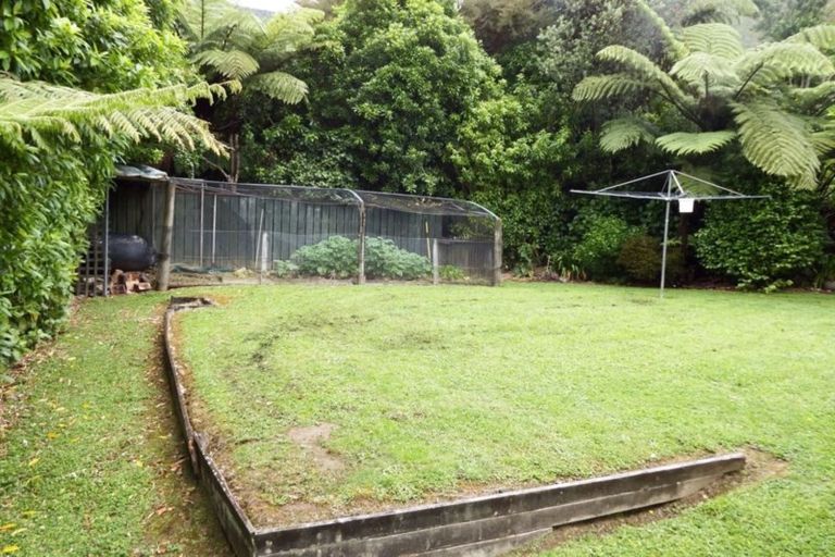 Photo of property in 16 Field Terrace, Okiwi Bay, 7193