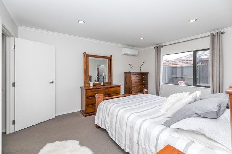 Photo of property in 28 Whitney Place, Rototuna North, Hamilton, 3210