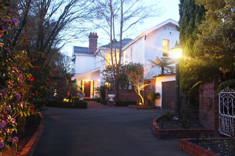 Photo of property in Chilcombe Homestead, 4 Medbury Terrace, Fendalton, Christchurch, 8041